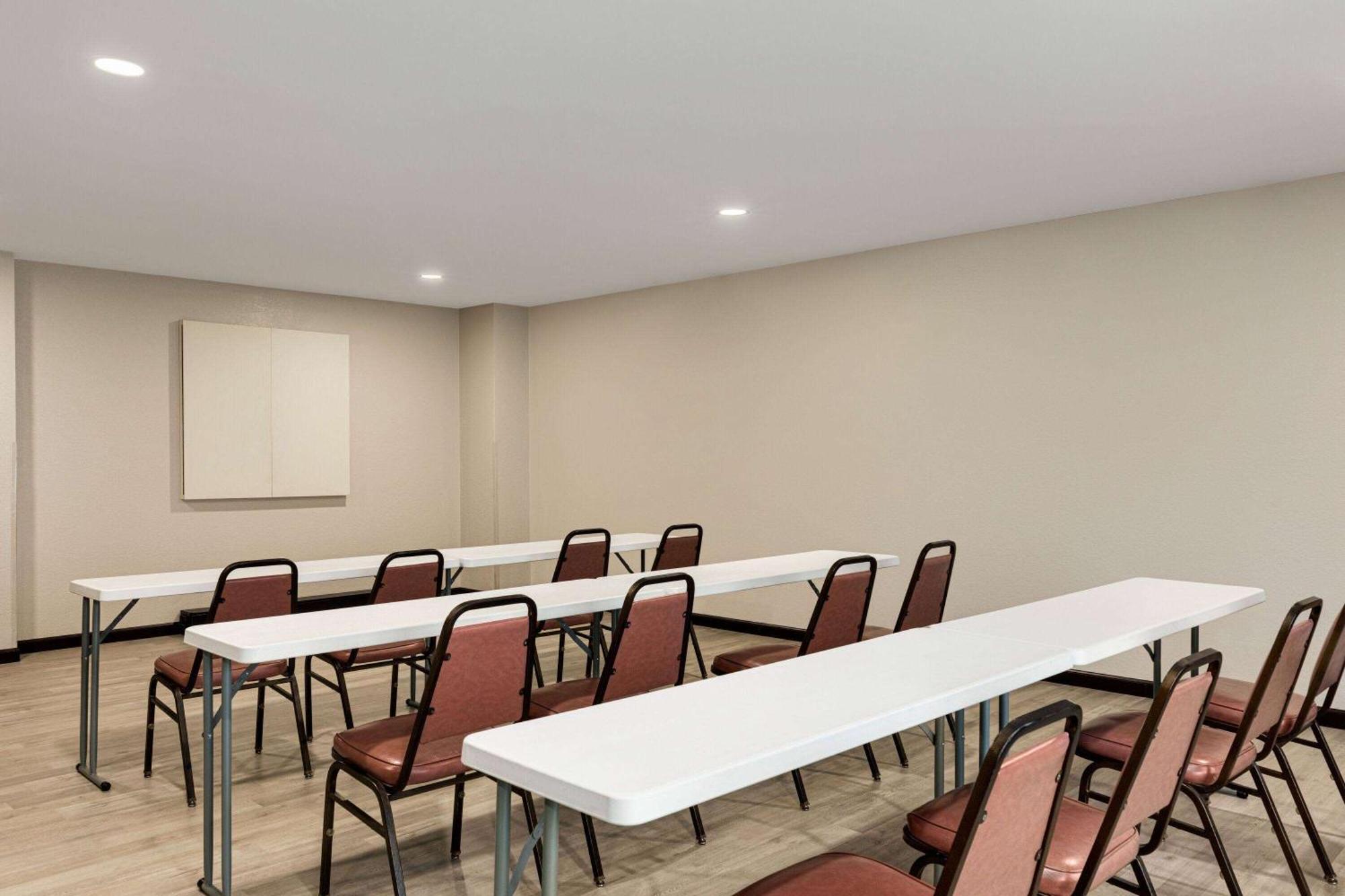 Days Inn By Wyndham Hillsboro Extérieur photo
