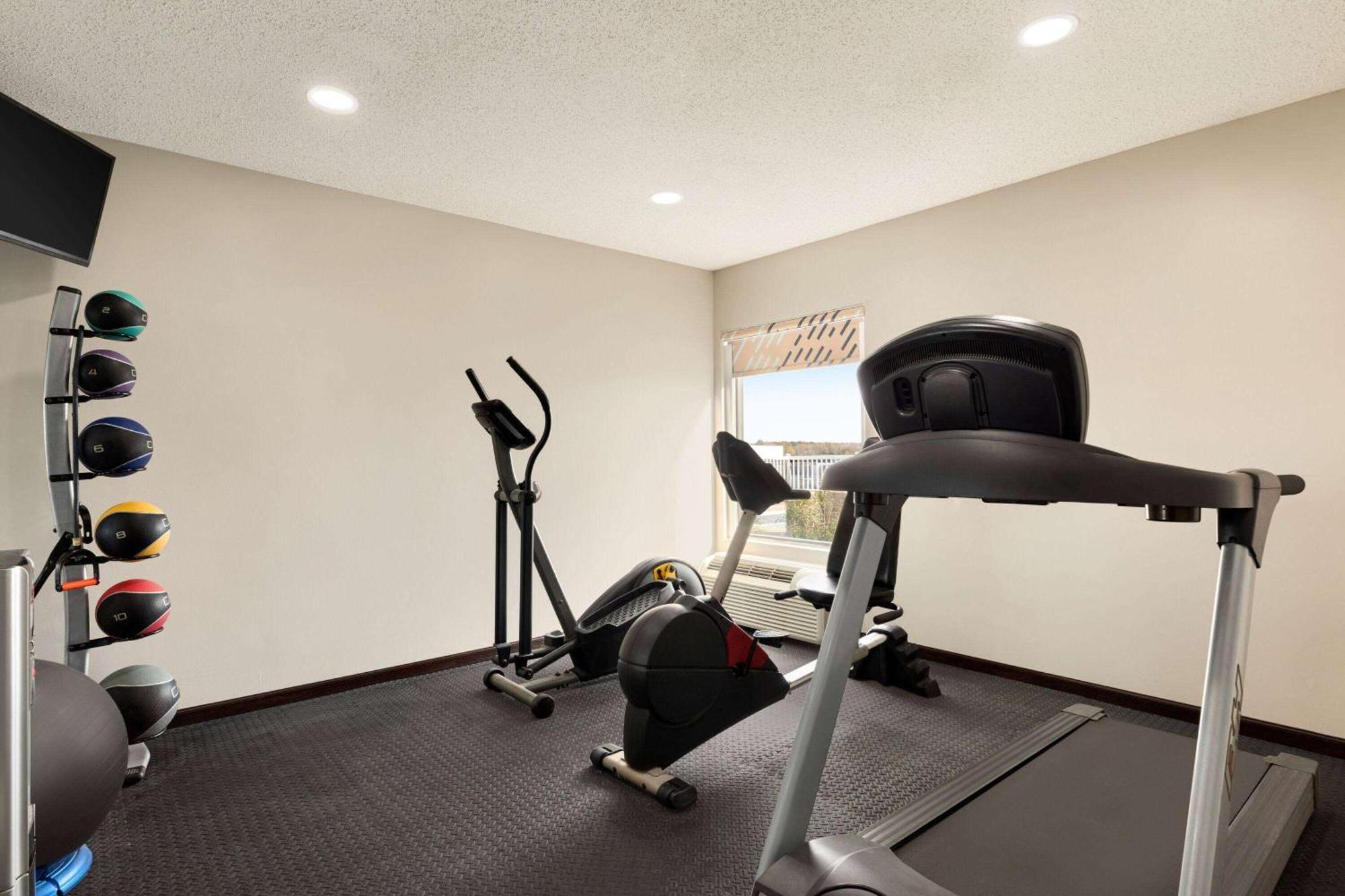 Days Inn By Wyndham Hillsboro Extérieur photo