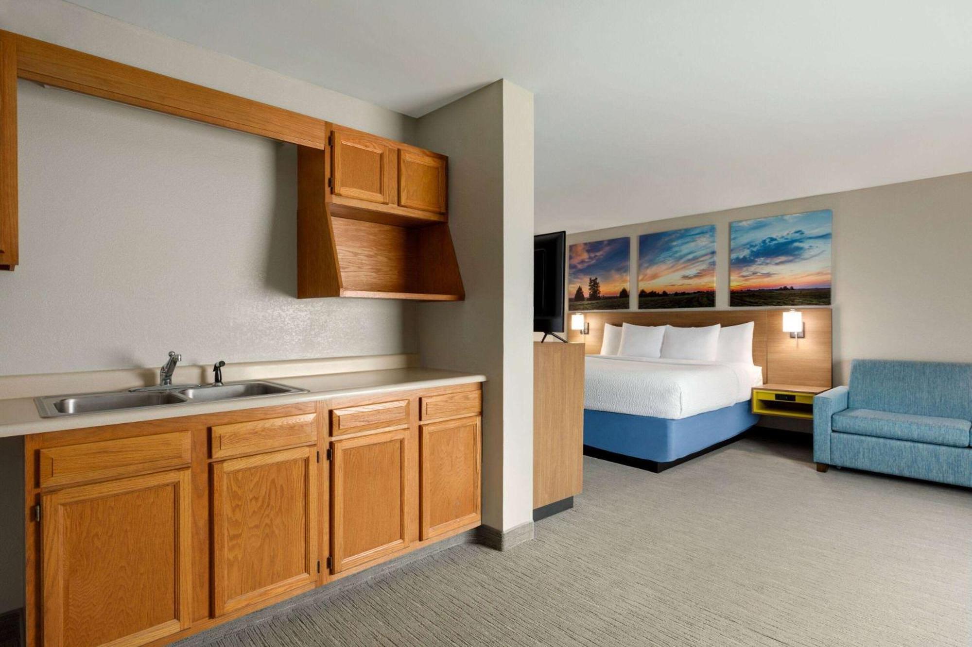 Days Inn By Wyndham Hillsboro Extérieur photo