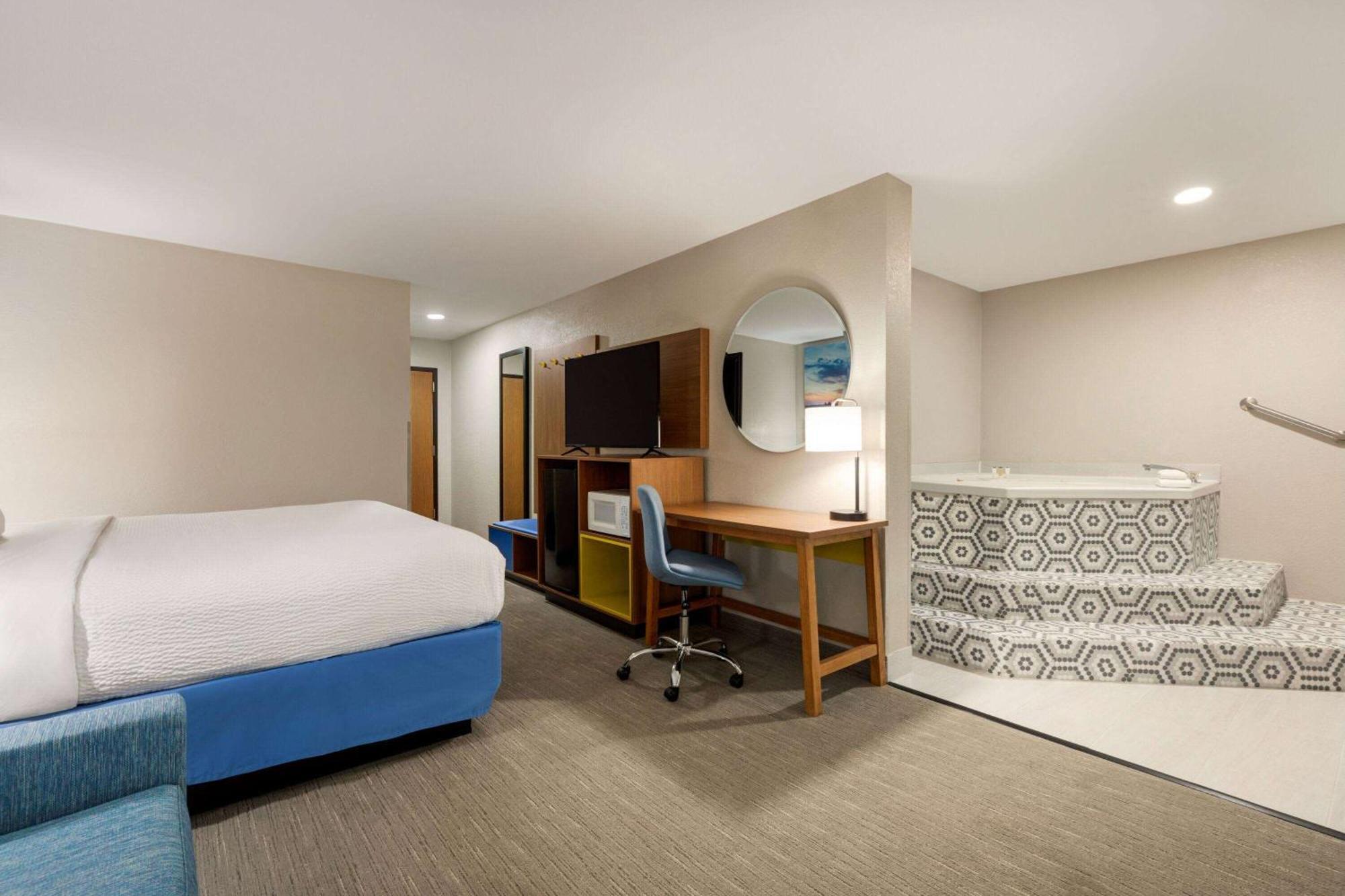 Days Inn By Wyndham Hillsboro Extérieur photo
