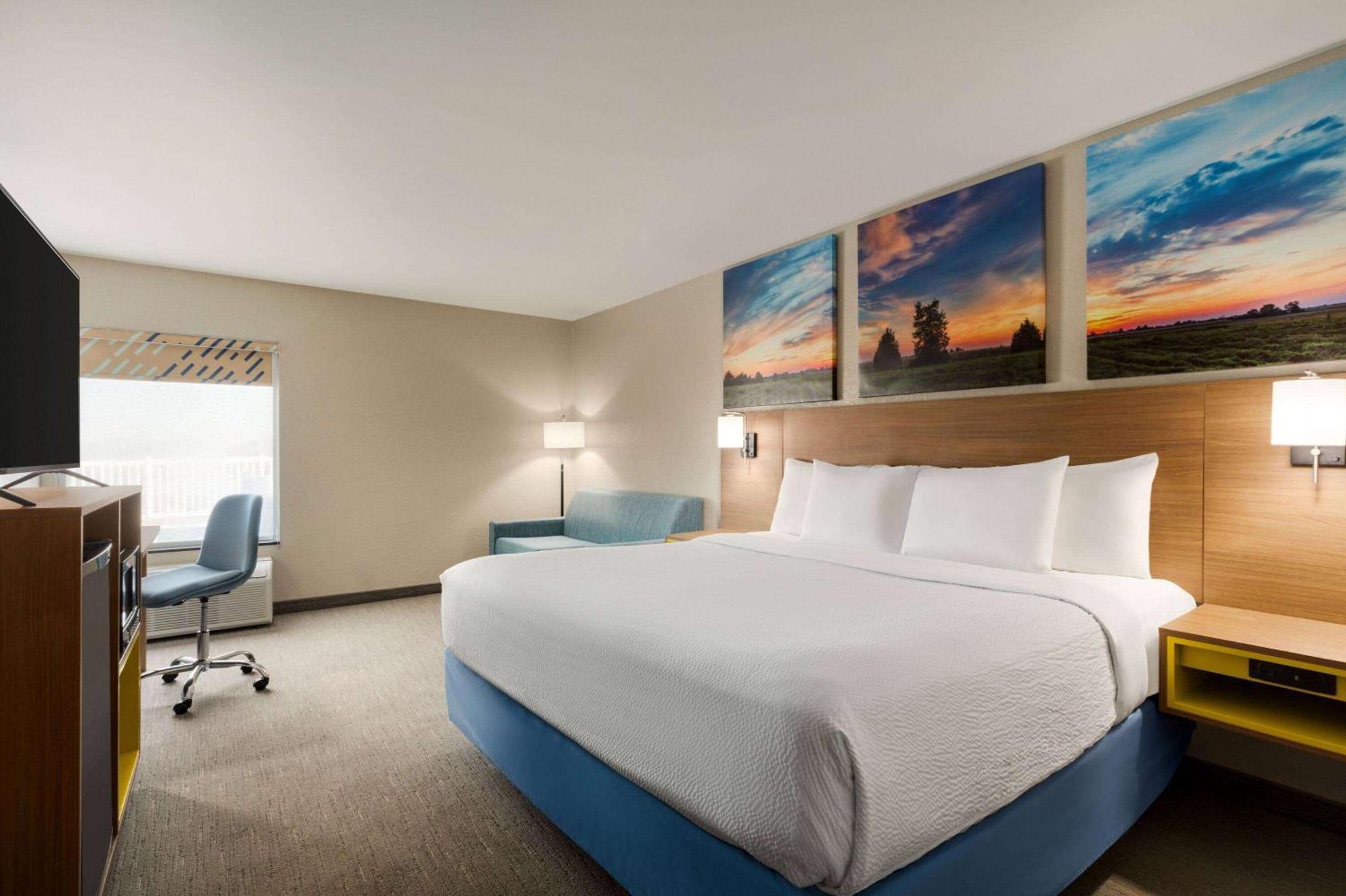 Days Inn By Wyndham Hillsboro Extérieur photo