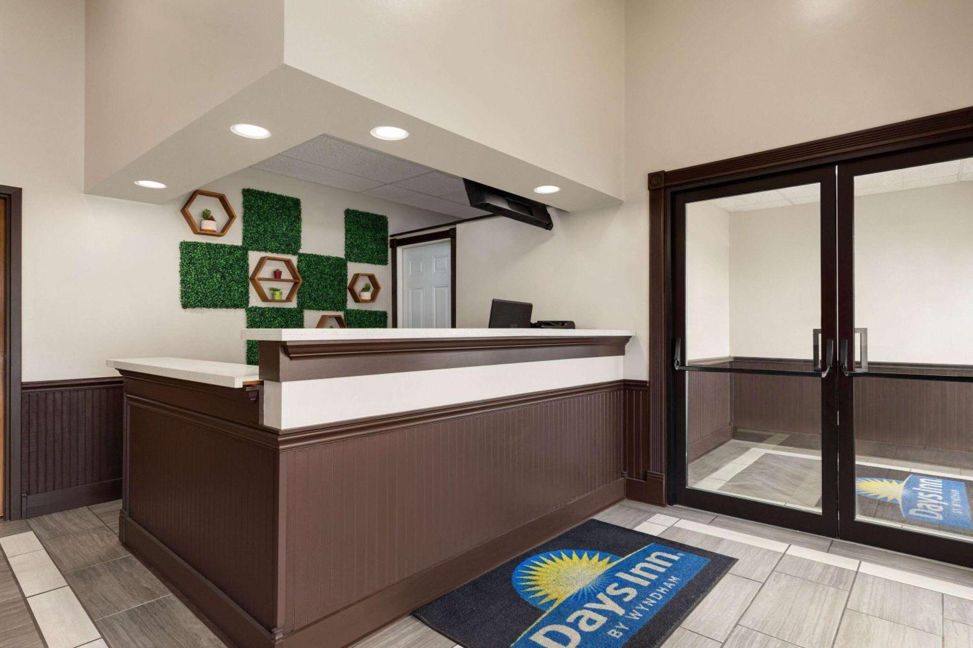 Days Inn By Wyndham Hillsboro Extérieur photo